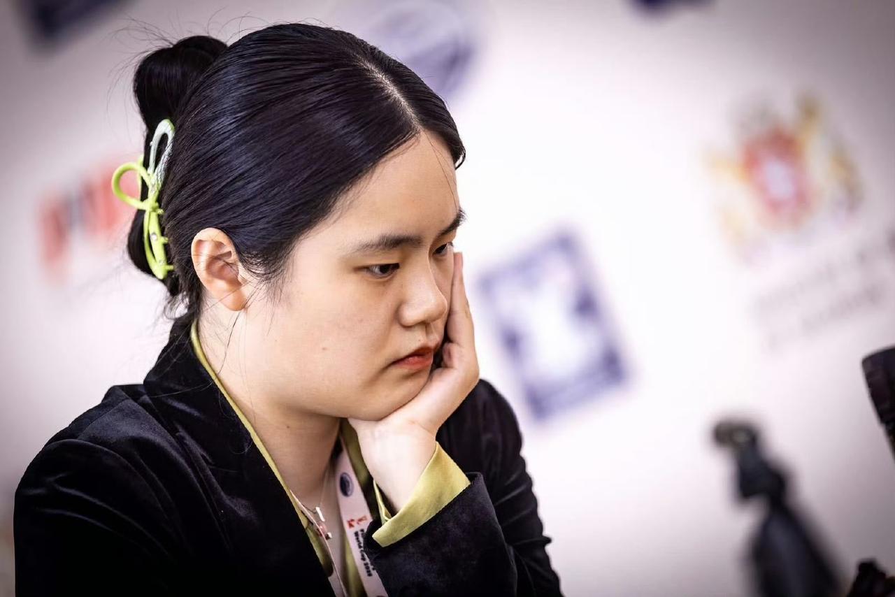 国际象棋女子世界杯，朱锦尔加赛快棋不敌德什穆克，止步十六强。国际象棋女子世界
