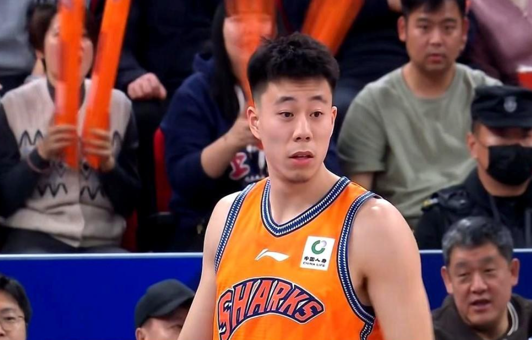 上海男篮这个卢伟啥时候下课？灾难级教练。。一个外援的工资顶同曦全队总和了都打不过