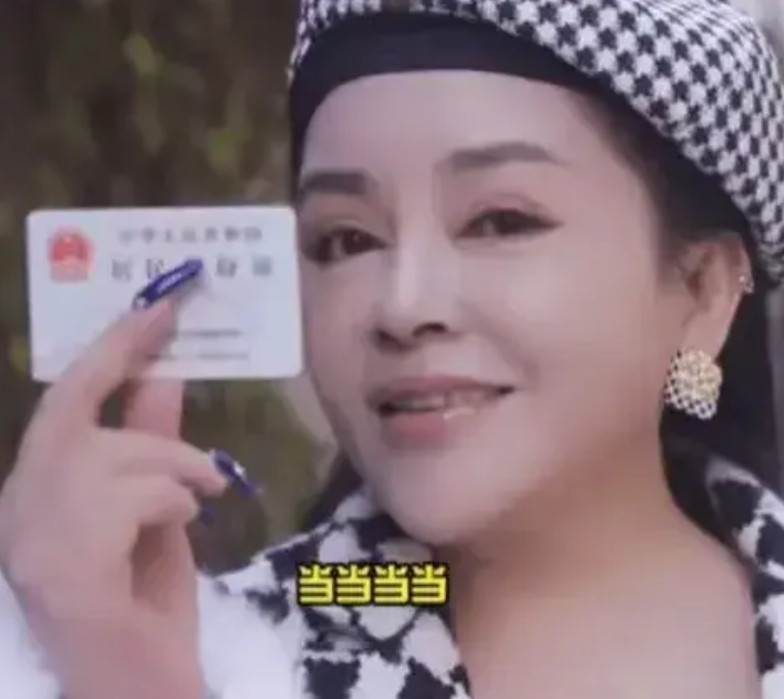 同样是嫁到内地，千百惠跟大s的做法却大不相同，一个永久定居内地，另一个宁愿来回跑
