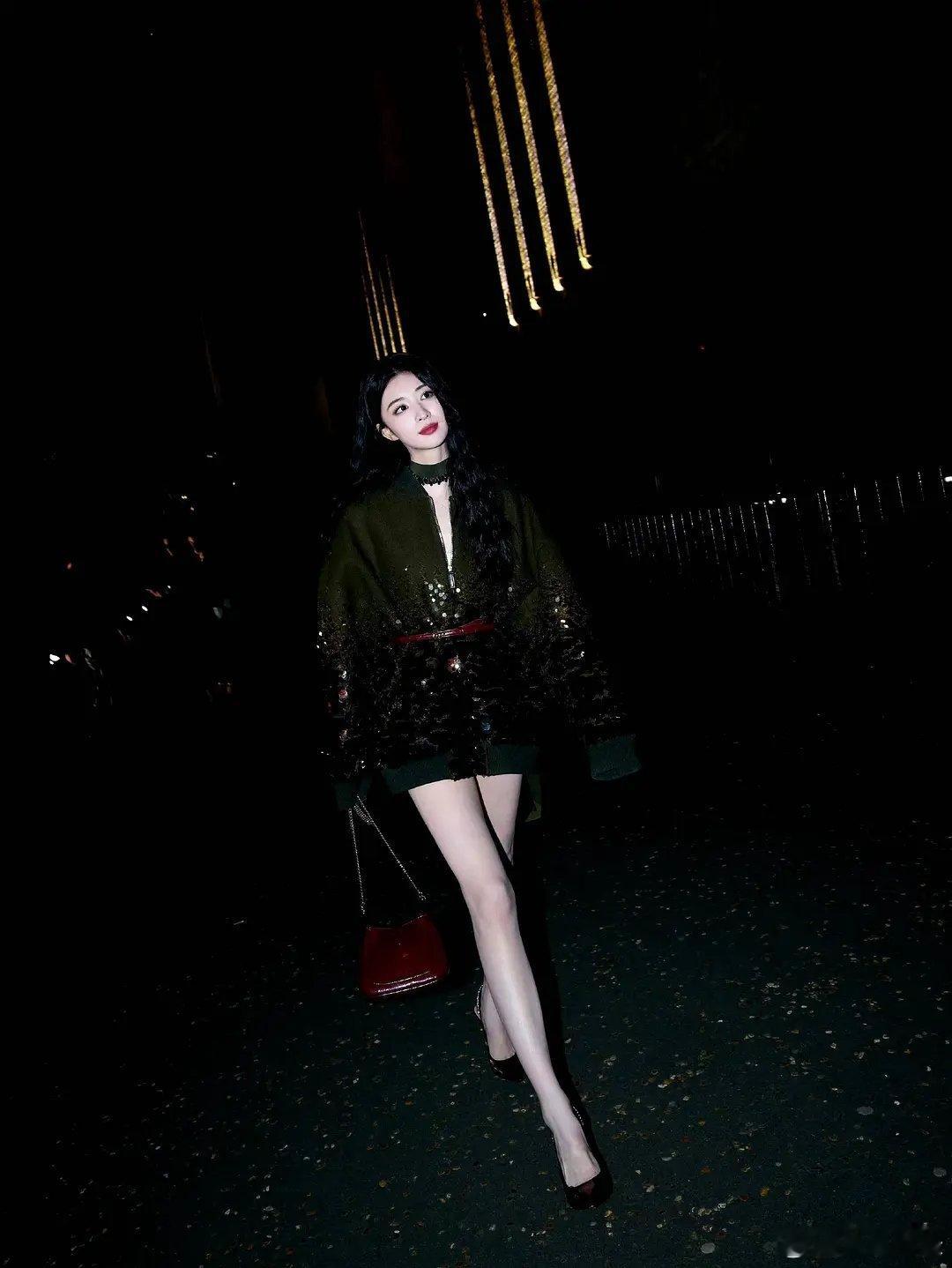 王楚然最适合ysl，她适合那种凌厉的风格