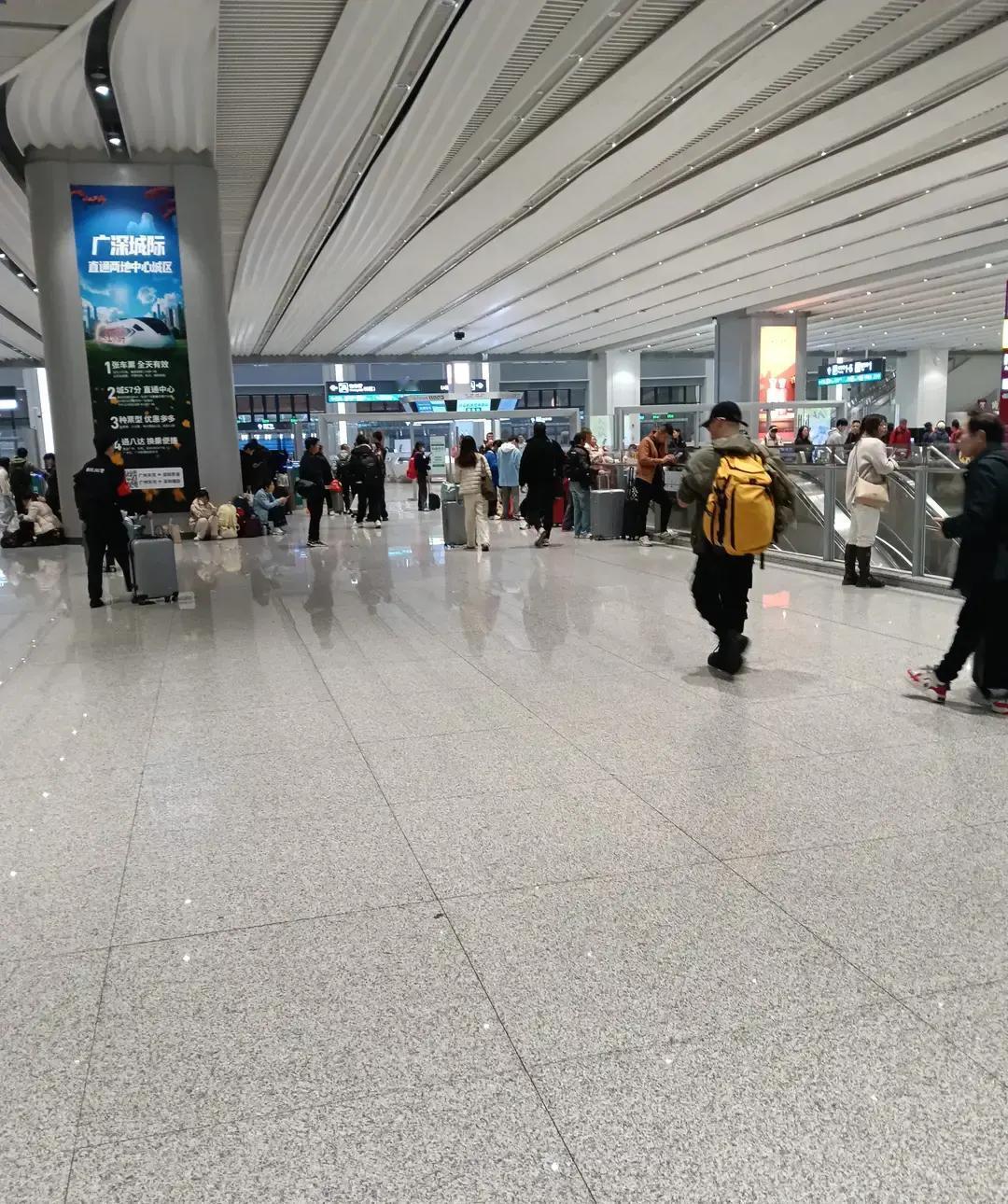 昨晚坐D车回，票上写0:58开，结果拖到1:18才动，广播说晚点20分钟。车