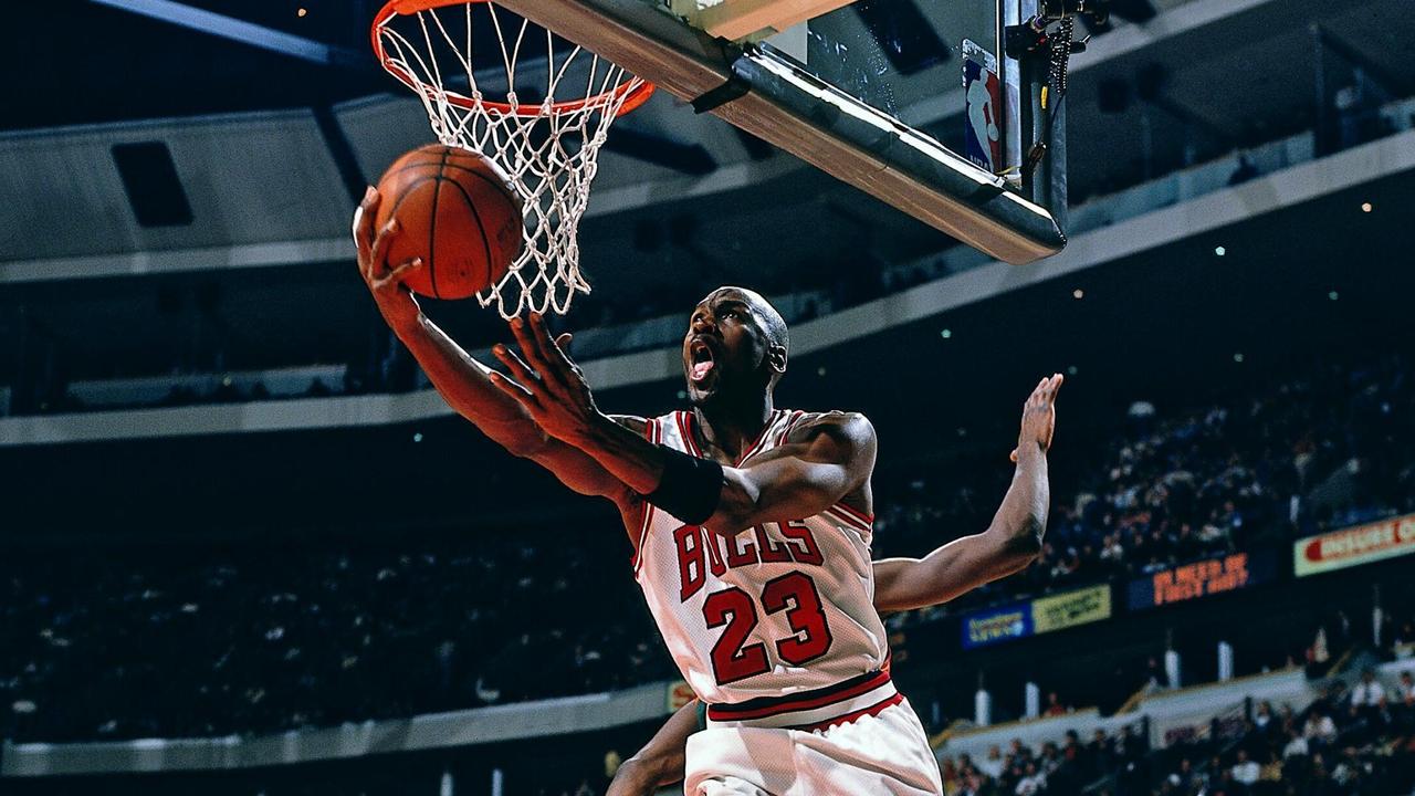 NBA各球星个性给人的感觉：1，詹姆斯（太张扬）2，乔丹（沉稳）3，科比（