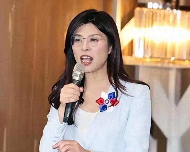 内外夹击！郑丽文向大陆求救！希望大陆能帮帮忙！要说郑丽文上台之后。也是