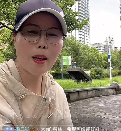 玥儿的举动让亲外婆情何以堪！刚刚，小姨阿姨直播，透露孩子们要去怀柔爬长城，玥儿
