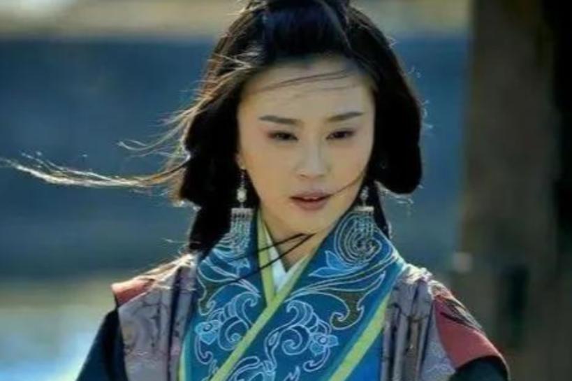 208年，曹操做主将35岁的蔡文姬，许配给22岁的董祀。新婚夜，看着这个已经生过