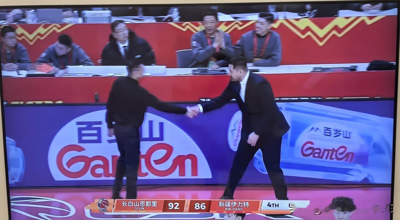 李炎哲“笨”吴冠希“软”，内线形同虚设的新疆队，客场86比92败给吉林。不知