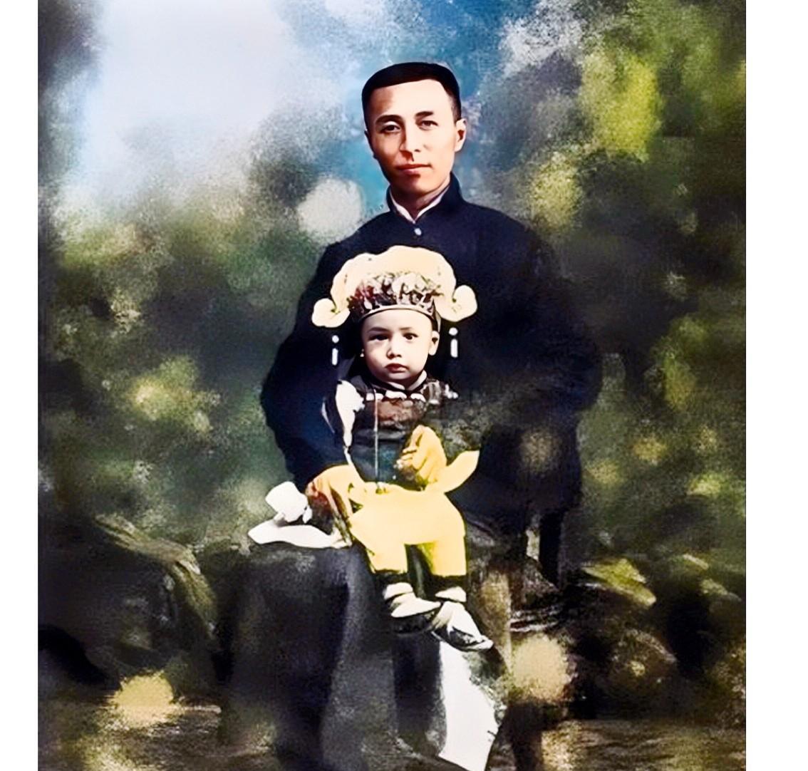 这才是1912年一位伟大的父亲与他的孩子在杭州的真实貌相，都看一下吧！这可不是演