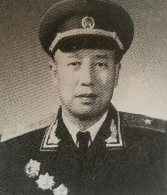 吕仁礼（1916.2—2011.4）安徽省六安市人。一九三一年参加中国工农红军，