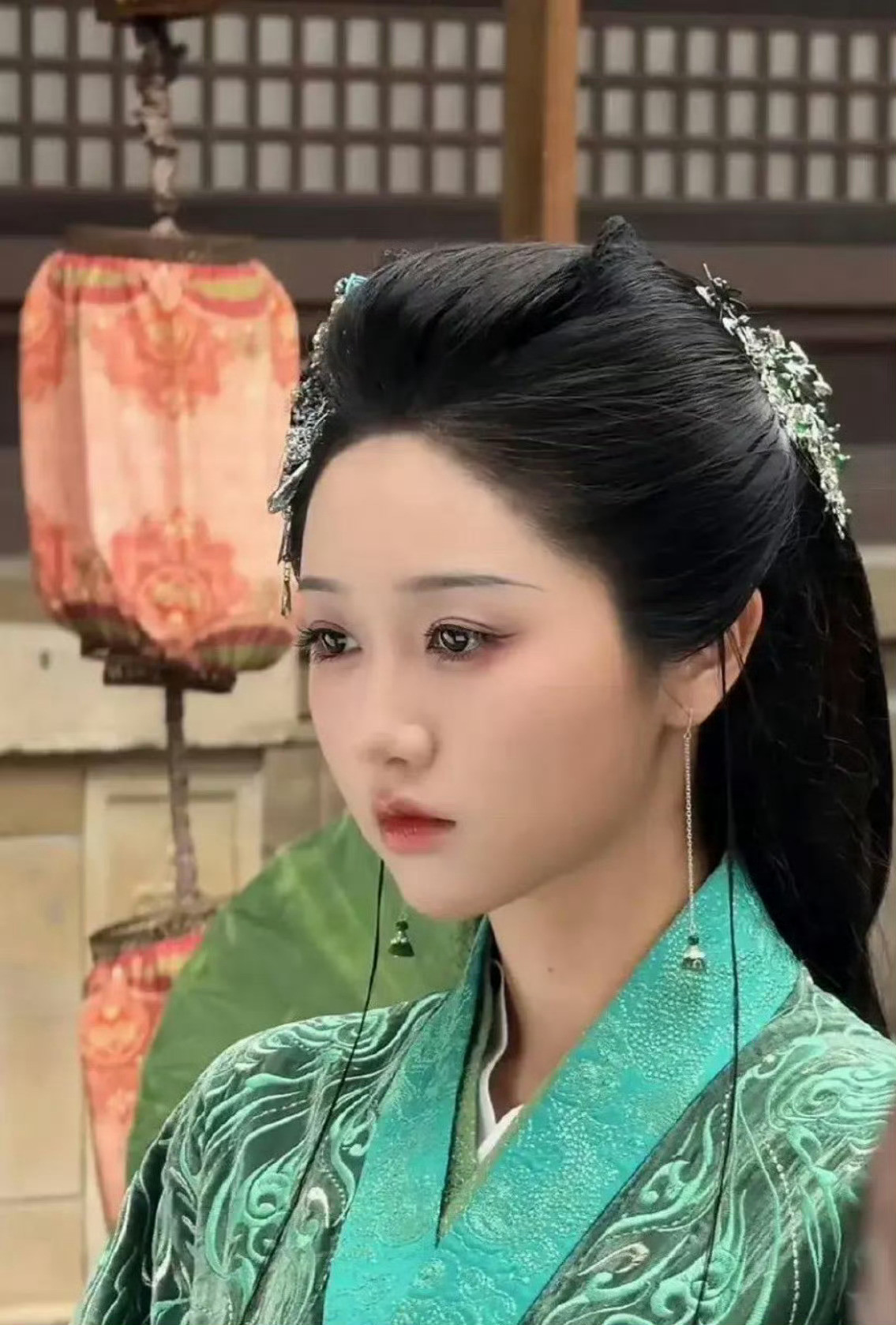 短剧现在都这么卷的吗，这个妆造和鞠婧祎挺相似的，是一个造型师吗​​​​
