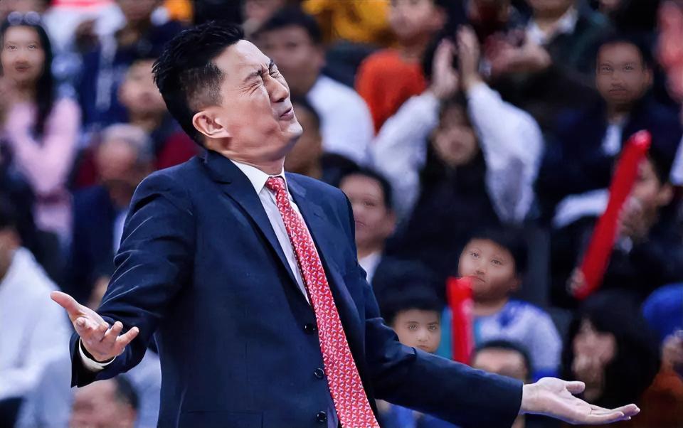 朱芳雨：杜指导，CBA新赛季不夺冠说不过去了吧？？？杜锋：你咋那么有信心说得那