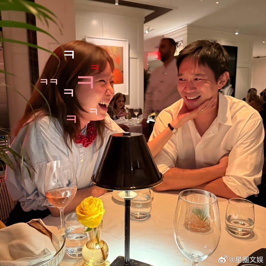 孔孝真晒与老公约会照孔孝真晒与老公合照好般配​​​