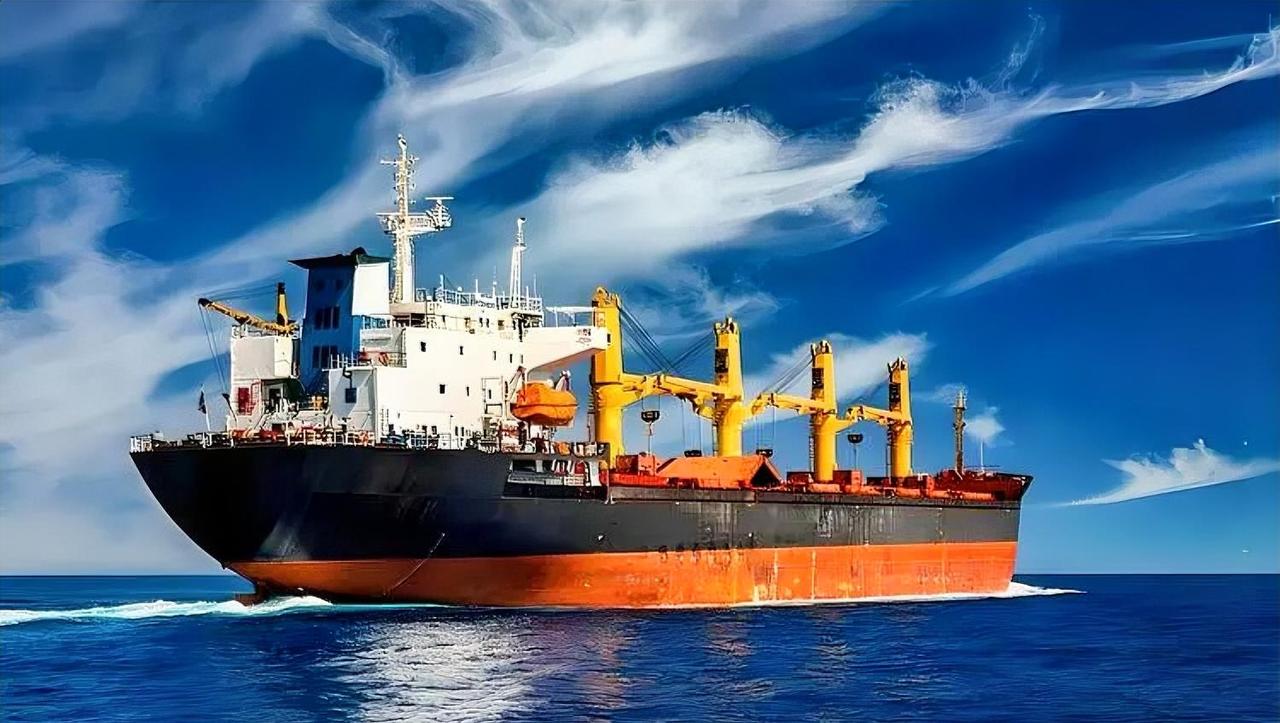 “中国身份”成天价硬通货！西方船只为过海峡不惜集体“变脸”，一张“护身符”价值千