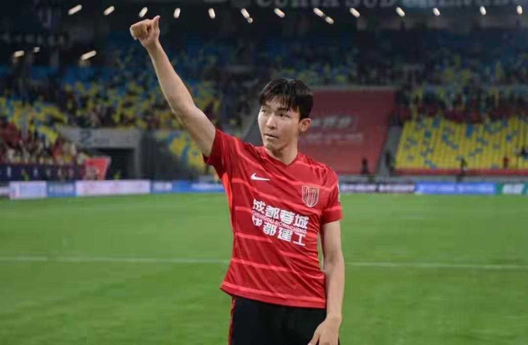 成都蓉城主力中后卫元敏诚离队原因解读！在中超冬窗关闭的最后时刻，球队主力中后卫