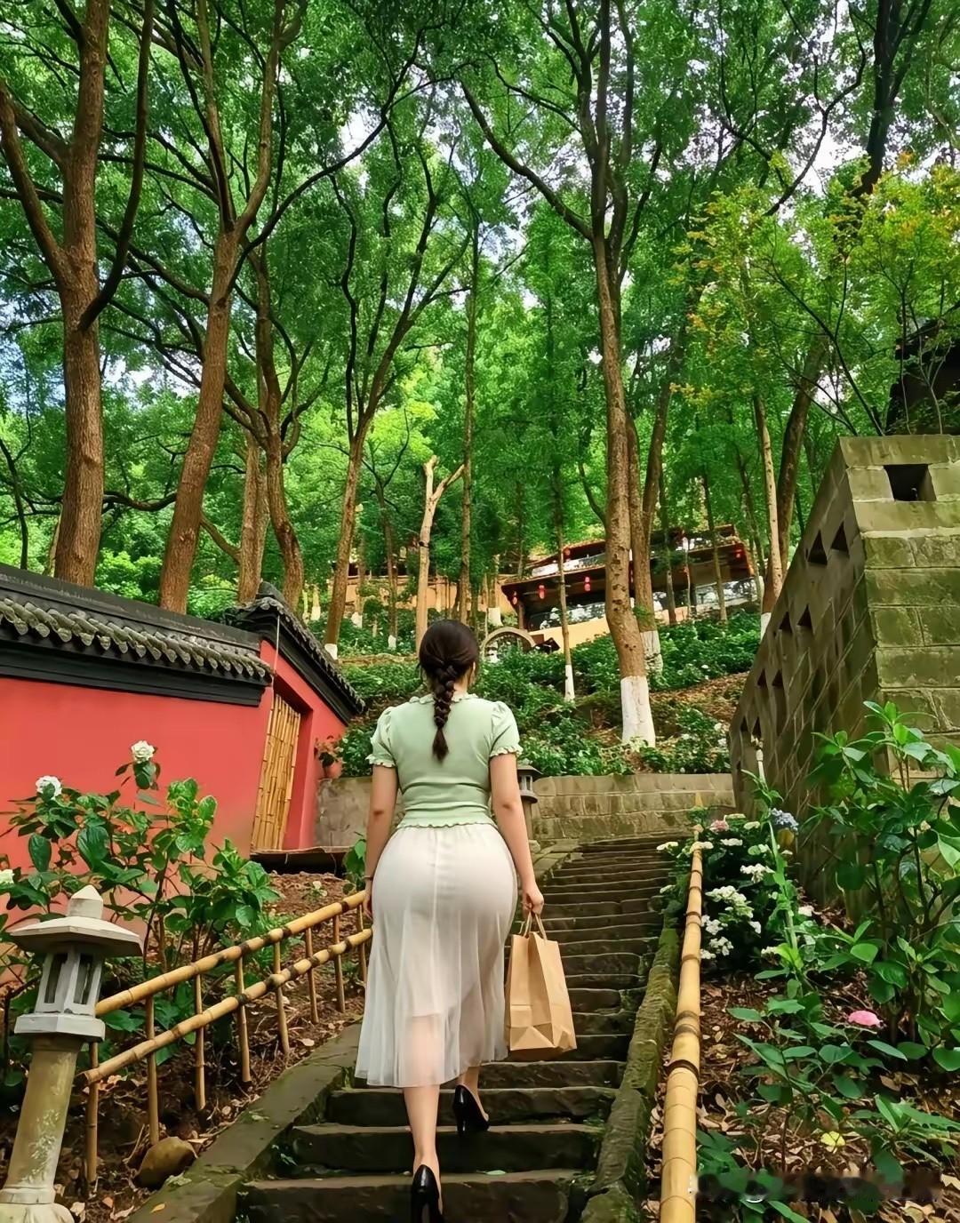 男人们记住了只要你遇到这三种女人不管她有多漂亮马上转身离开而且是越快越好