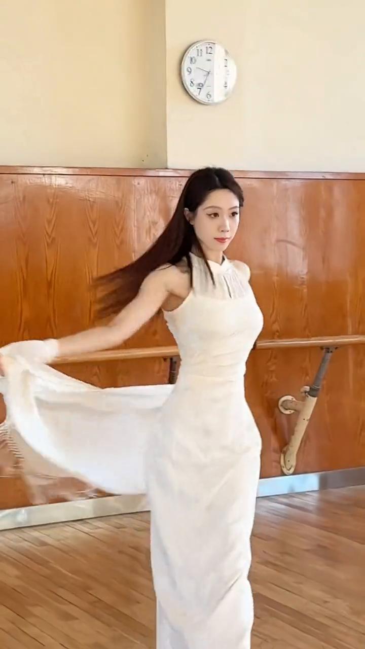 李家公子生的俊俏，价高得来欧标吧。