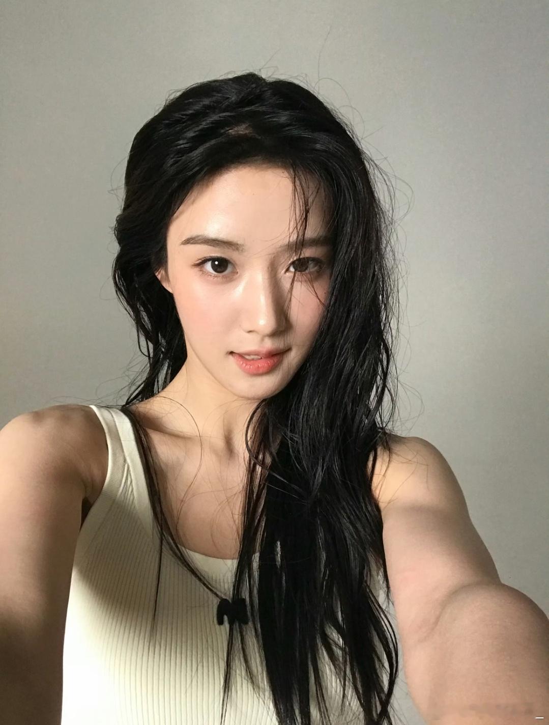 #卢昱晓#姐姐帅哭我了​