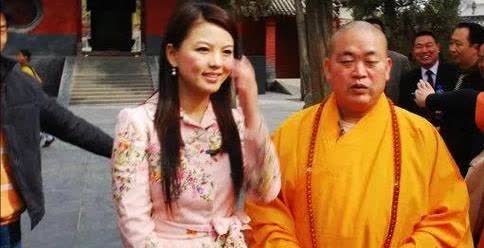 释永信出事了，被查出挪用寺庙的钱，和好几个女人有不清不楚的关系，还有私生子。这下