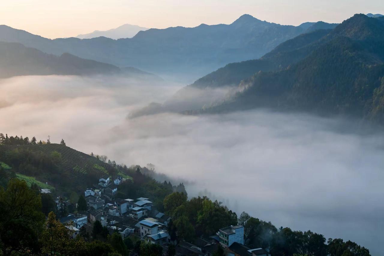 歙县石潭村。歙县石潭村慢下来看世界山川之美旅行摄影的诗意瞬间原创自然风光摄影