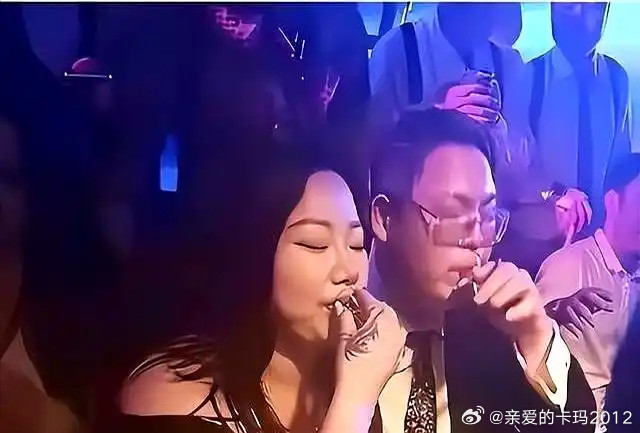 向太直播中谈到向佑的妻子：“网上那个南昌酒吧的视频你们都看见了，那个女人满身花臂
