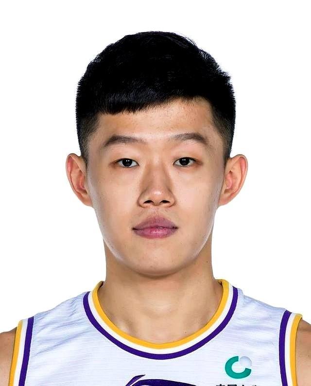 CBA球星点评每次看山东队比赛，我的眼光总会不自觉地跟着那个3号跑。许梦君这