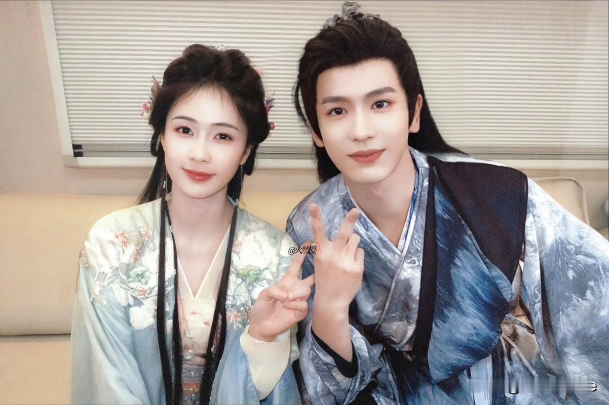 11月9日，白鹿，张凌赫二搭古装权谋剧《恰逢雨连天》？牛啊！他们曾经可是真情侣！