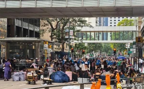 港媒：内地网民指港人对陆客「态度双标」，港人反驳姐姐不会乱丢垃圾!UTrave
