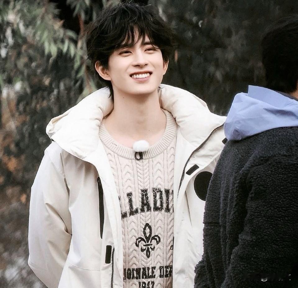 敖瑞鹏被私生逼停高速！下车对峙反遭戏耍，这哪是追星是要命！刚刷着敖瑞鹏被跟