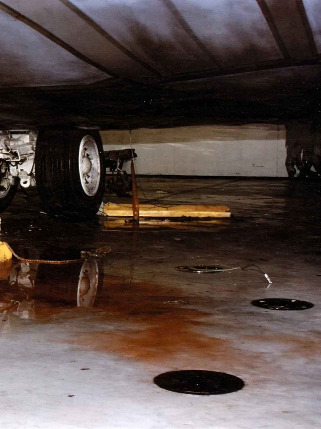 美军傻事2002年5月15日，一架MD二等人的B-2A轰炸机因为地勤人员错误操