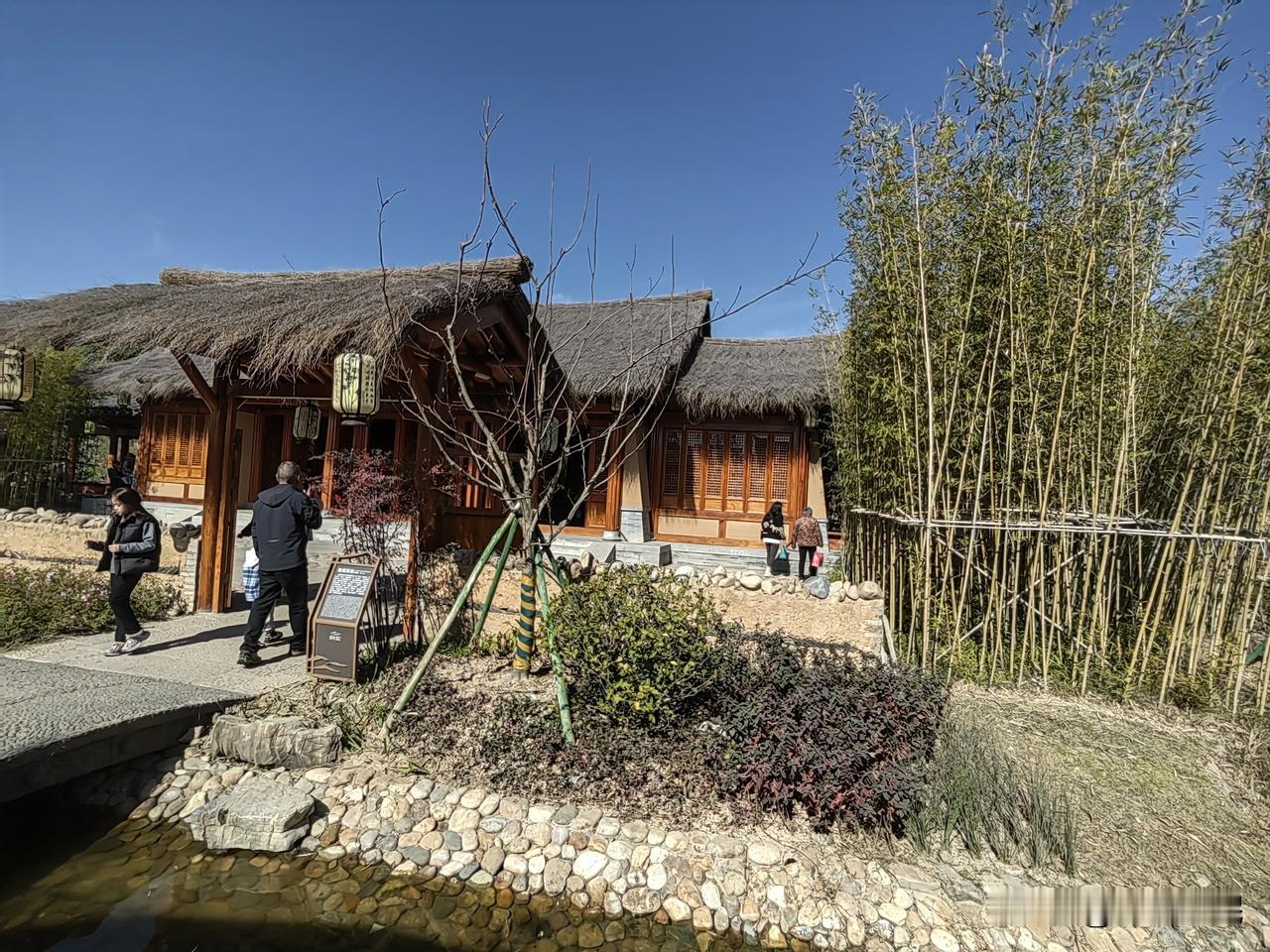 文科不重要吗？如今社会上文科生找工作难，大学里文科被不少裁撤。很