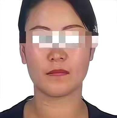 当一位45岁的湖南凤凰县已婚大姐，换着多个社交账号扮“温柔单身”时，不少人把聊天