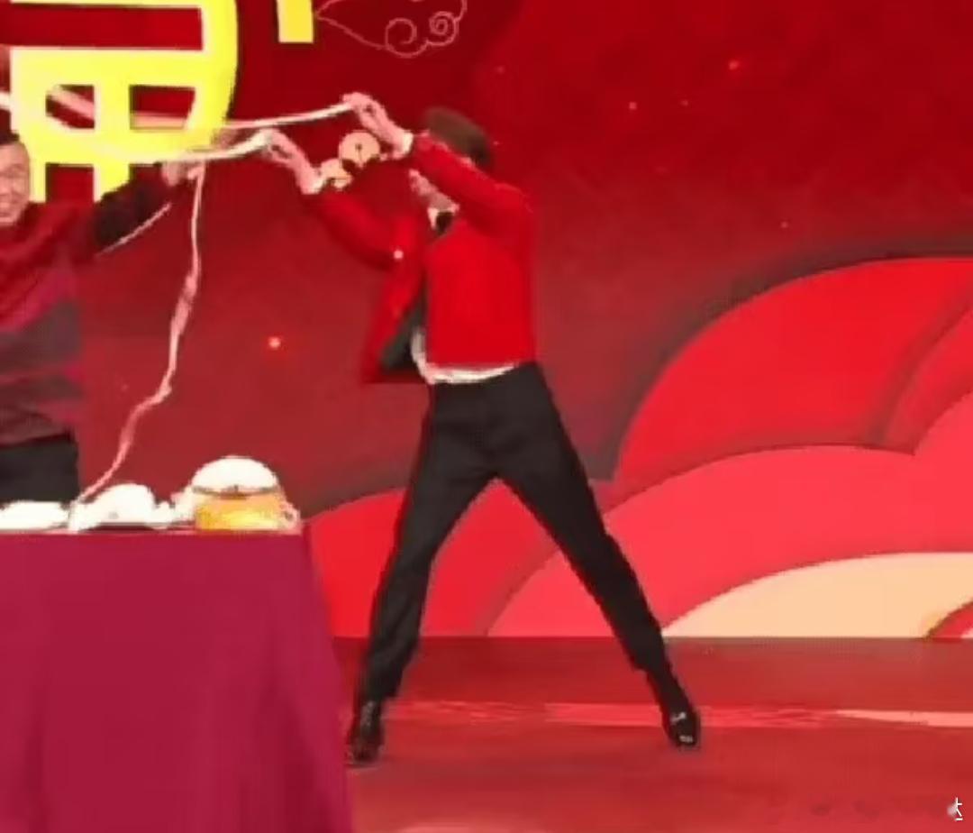 海底捞出了曾舜晞曾舜晞携手海底捞，夏日美食狂欢嗨翻！当阳光变得炽热，当味蕾渴