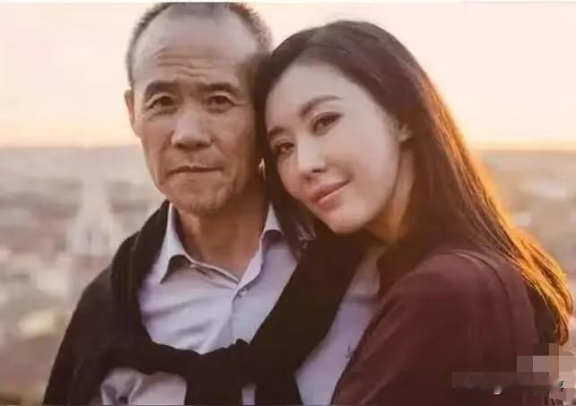 王石那点股权变动，我盯着工商信息看了半天，改得真叫一个干净。这对差着三十