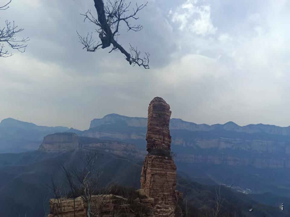 石家庄笔记：再到嶂石岩（上）梁东方隔一段时间就很需要登一登山，尤其是高山。只