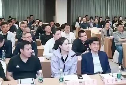 舍得一身剐，誓把天津女排拉下马天津女排占据顶峰，傲视群芳的时间太久，太久
