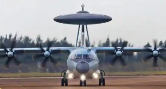 这下算是看明白了！中方正在埃及参加演习时，飞在西奈半岛上空的空警-500预警机，