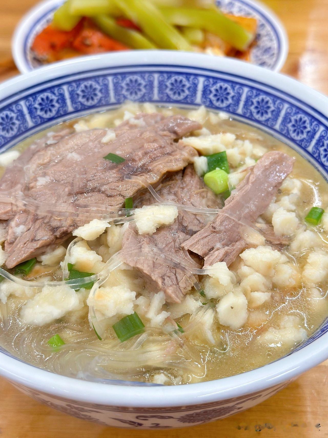 各地有各地的特色美食，这些美食适合本地人的口味，但不适合外地人，因此，各有各的原