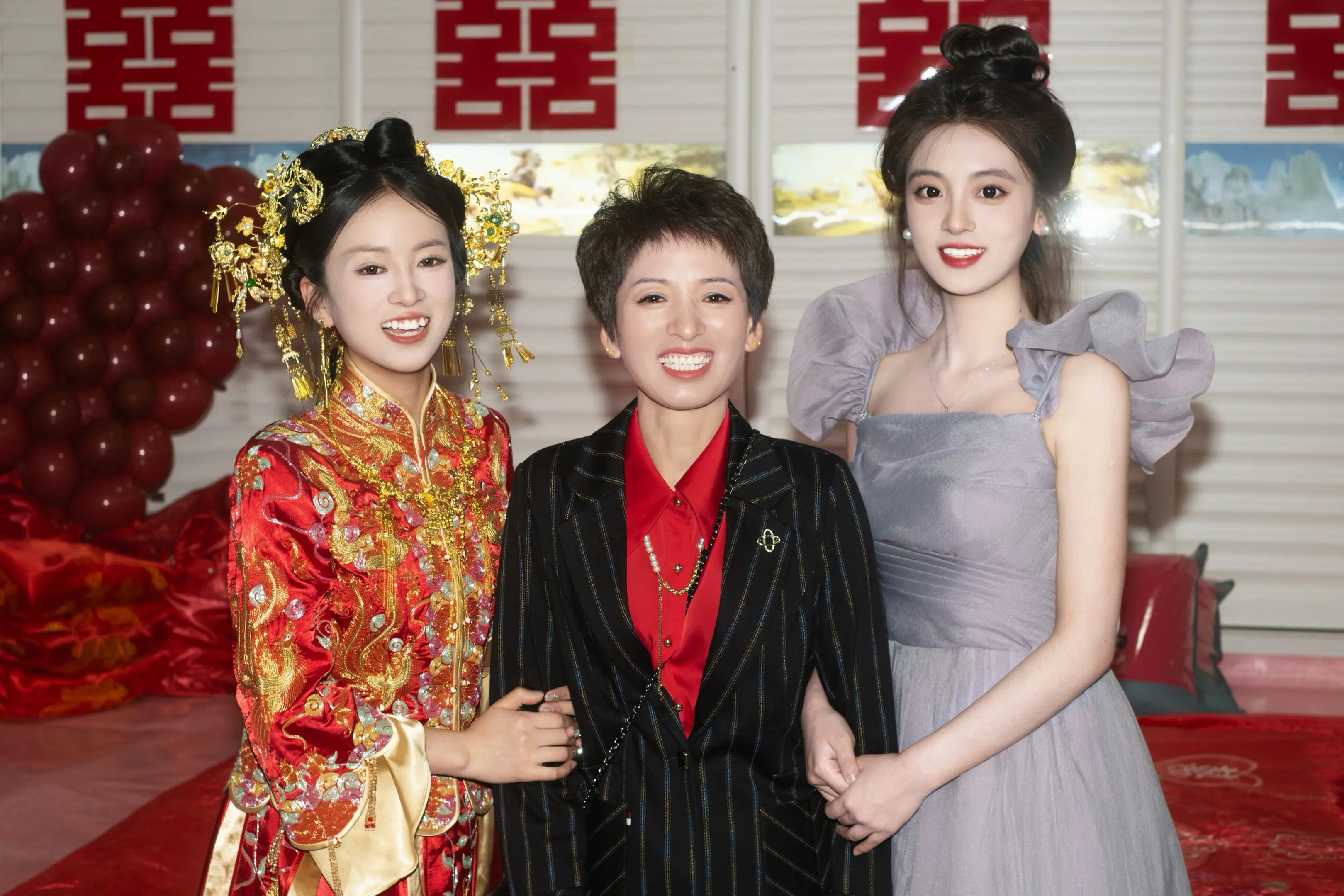 以前我很小的时候看到亲戚们举行婚礼，对于那时候的我来说，我离这个东西太...