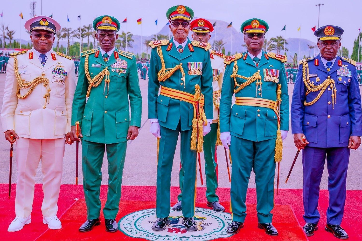 🇳🇬两度担任尼日利亚联邦共和国总统穆罕默杜·布哈里的三军元帅戎装照玻利