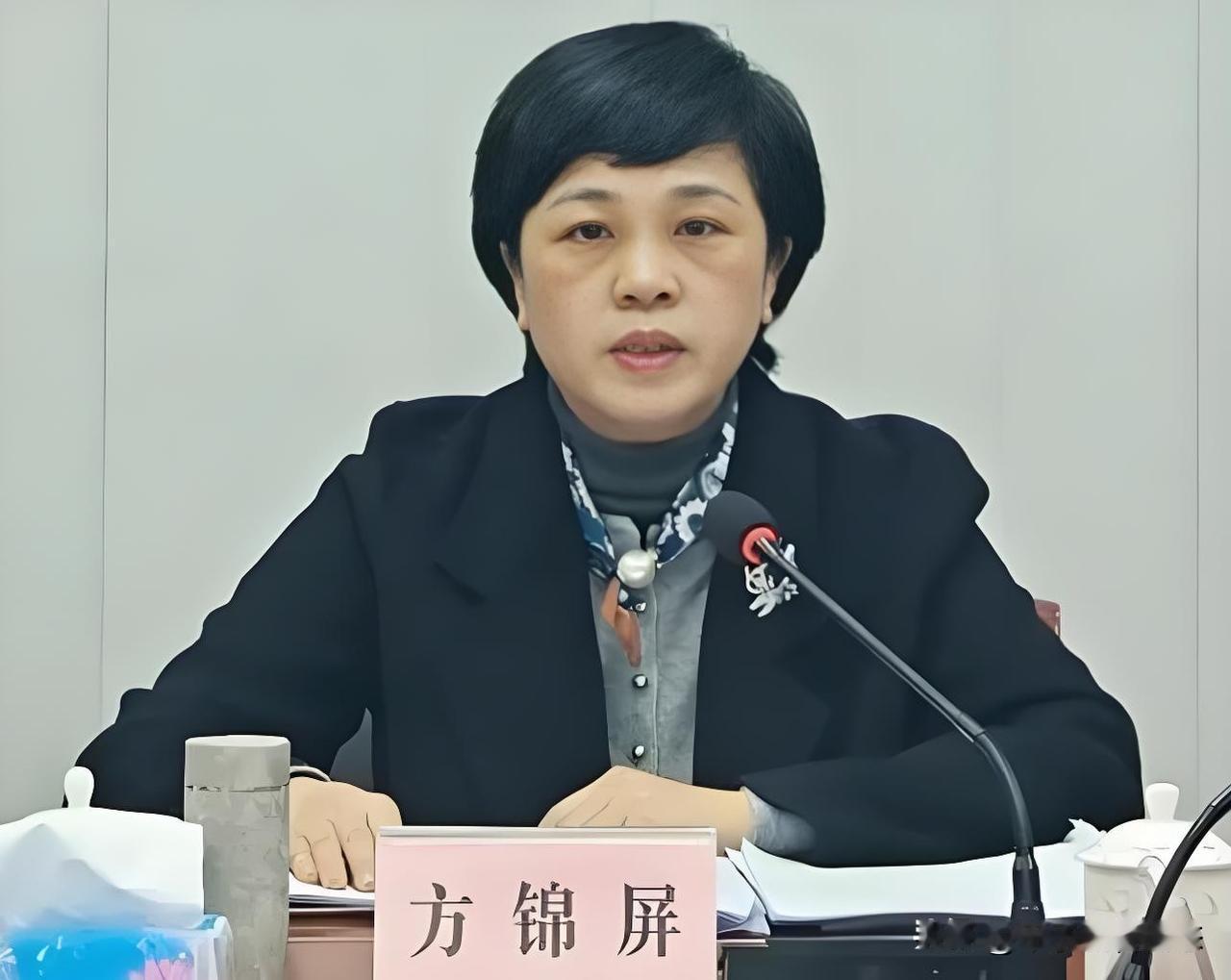 方锦屏落马我不意外。医保系统反腐这两年本来就是重灾区。但唯独让我没想到的是，评