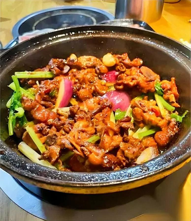 餐饮内幕曝光！这3类食物…很多人天天吃却不知隐患作为从业多年的餐饮人，今