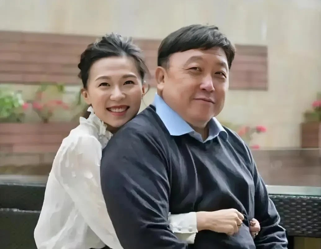 我终于知道，为什么王晶突然出来疯狂爆料的真相，不是因为缺钱，不是因为怀念，而