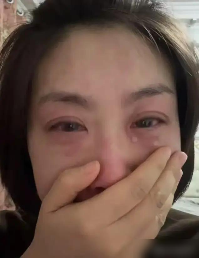 四川雅安市一女子今年已经43岁了，竟然又怀孕了，但是她决定打掉，在进手术室前，医
