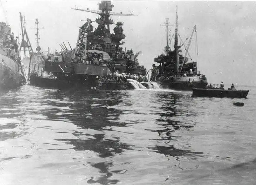 1945年8月12日晚，参加冲绳战役的美国海军BB-38“宾夕法尼亚”号战列舰突