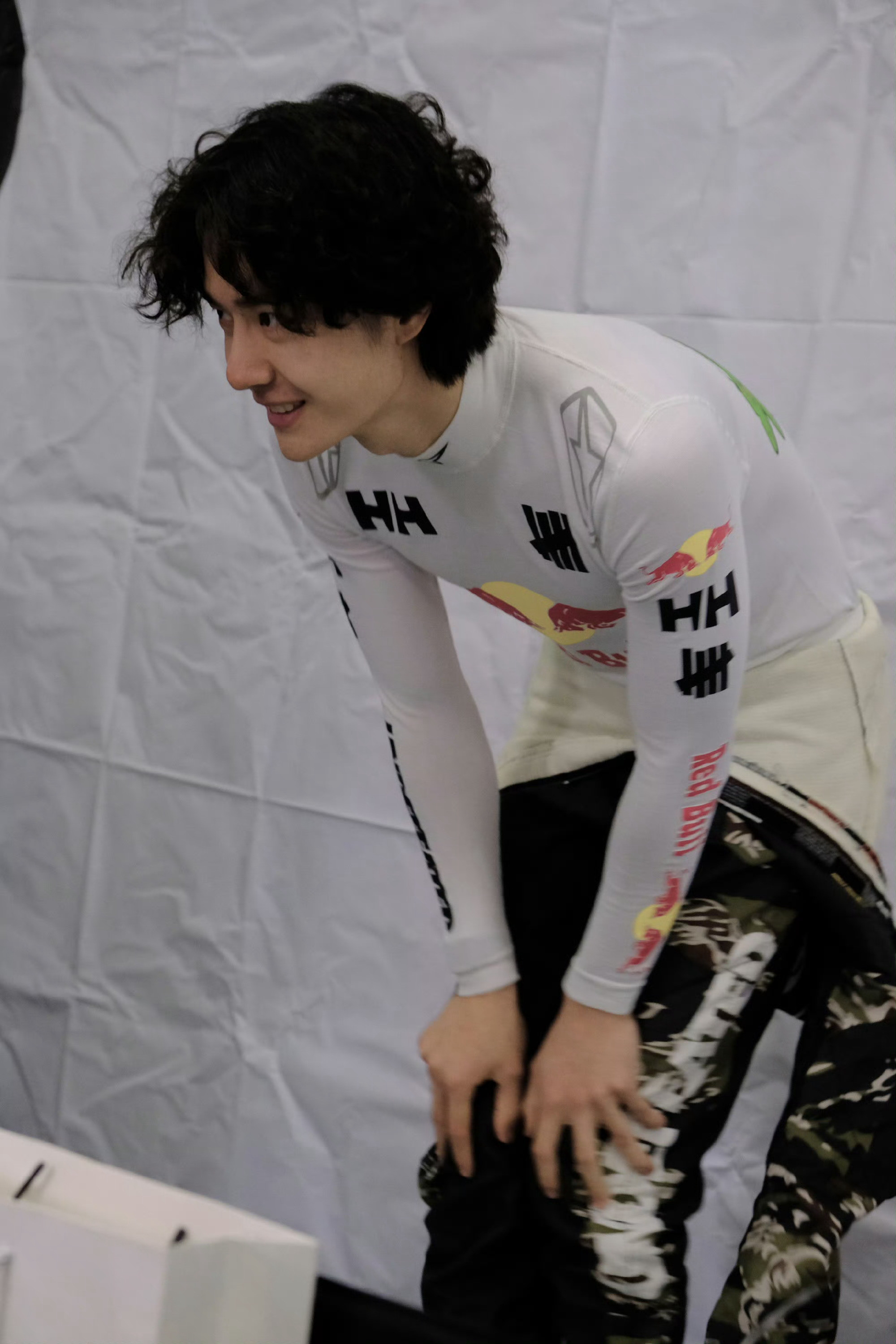 王一博破雨而行王一博守住自己的节奏王一博破雨而行，王一博守住自己的节奏，试车结