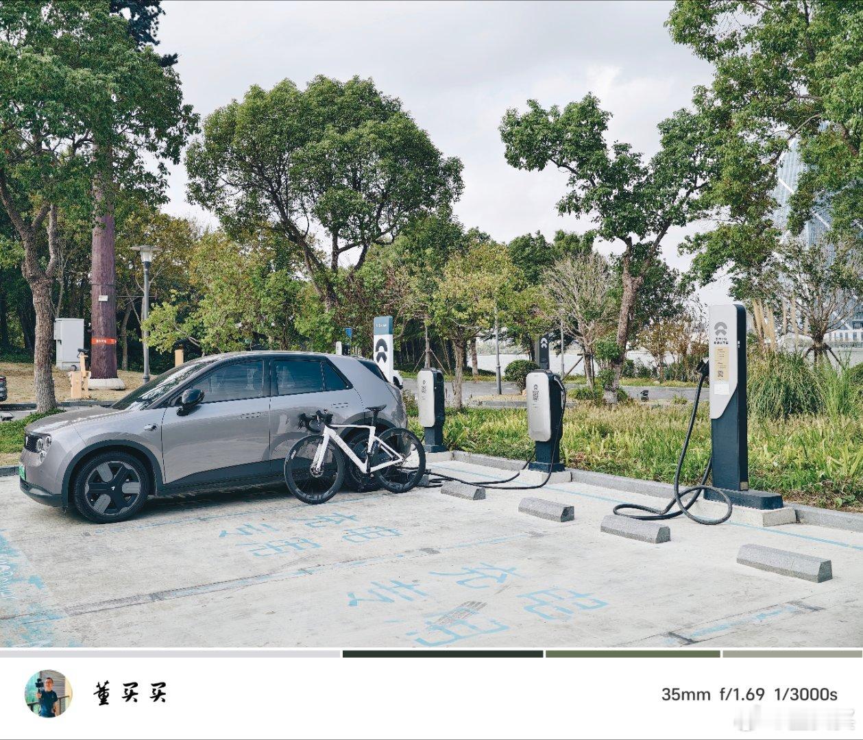来滴水湖骑车，车停在洲际酒店换电站充电，20kW慢充刚刚好。​​​