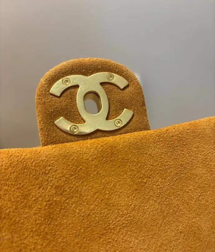 3月10日，于晓光秋瓷炫九周年vlog里爆出：妻子机场延误4小时借他信用卡刷包，