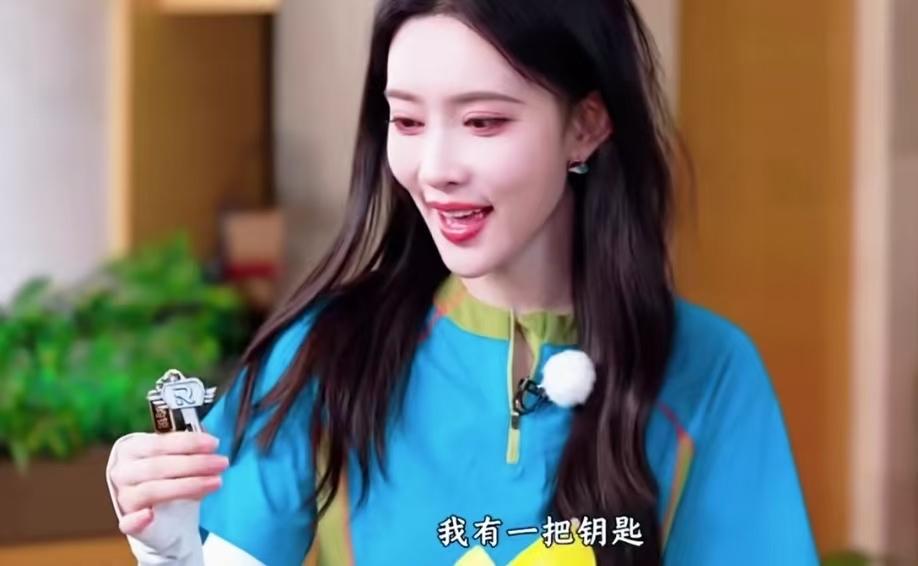孟子义抽到一把钥匙给激动坏了，她不知道每个人都会抽到钥匙。孟子义：“我是以为