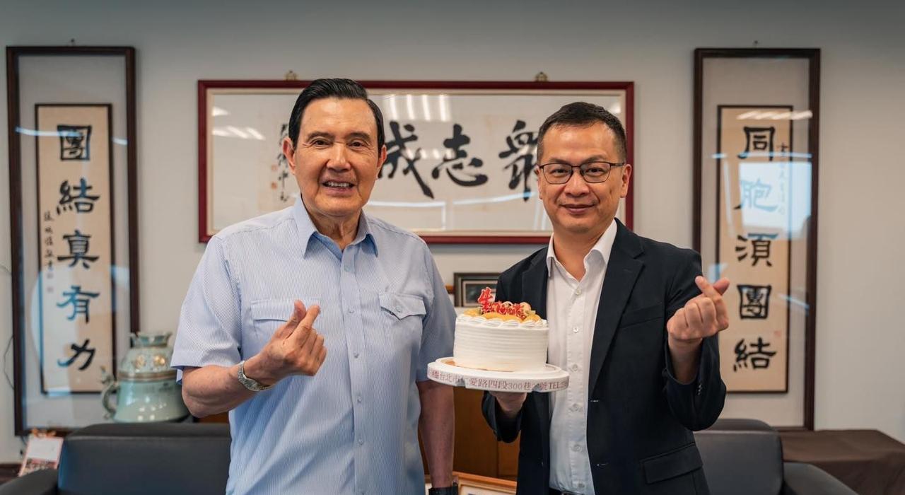 国民党主席选举形势突变！马英九站出来逼“老一辈”交棒，罗智强、郑丽文或整合，郝龙