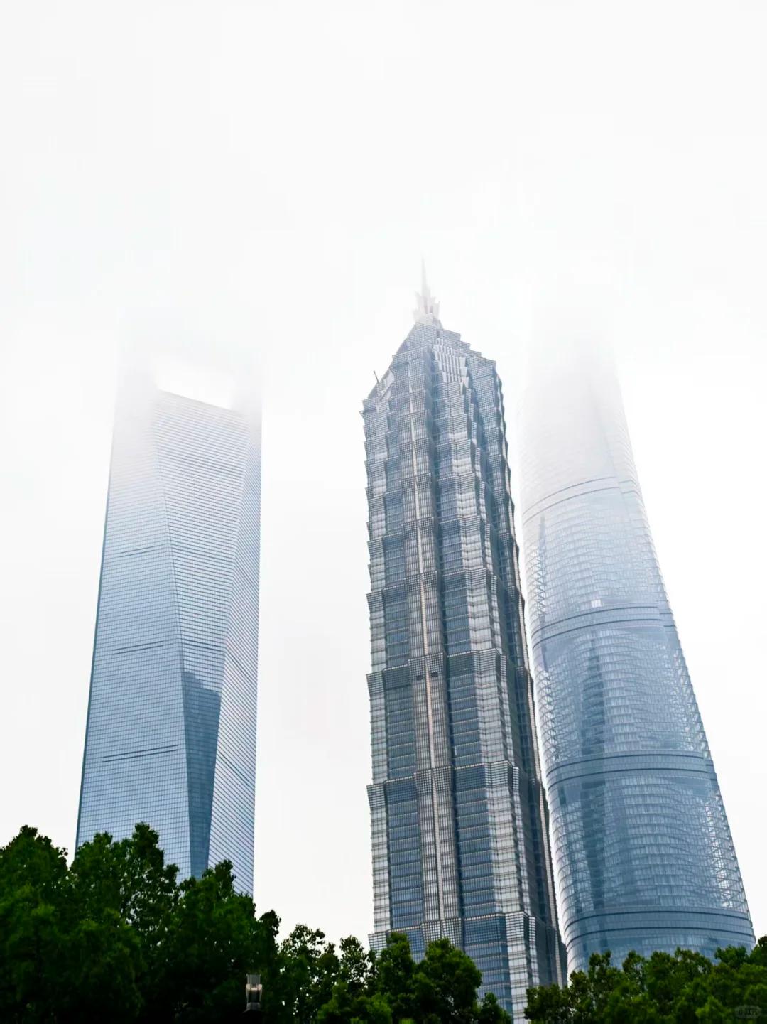 陆家嘴CBD核心位置的三件套地标——就是大家常说的“起子、扳手、螺丝刀”，外观确