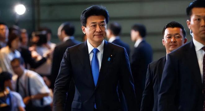 日本最终还是选择了妥协！在11月11日，据多家媒体报道，日本内阁官房长官在记者会